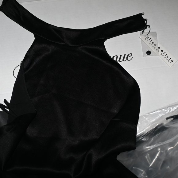 Alice + Olivia Ryn Tulle-Panel Satin Gown - elegant and seductive, size 8. - Picture 7 of 11